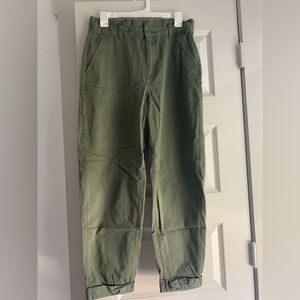 Banana republic green barrel pant Paper bag size 8